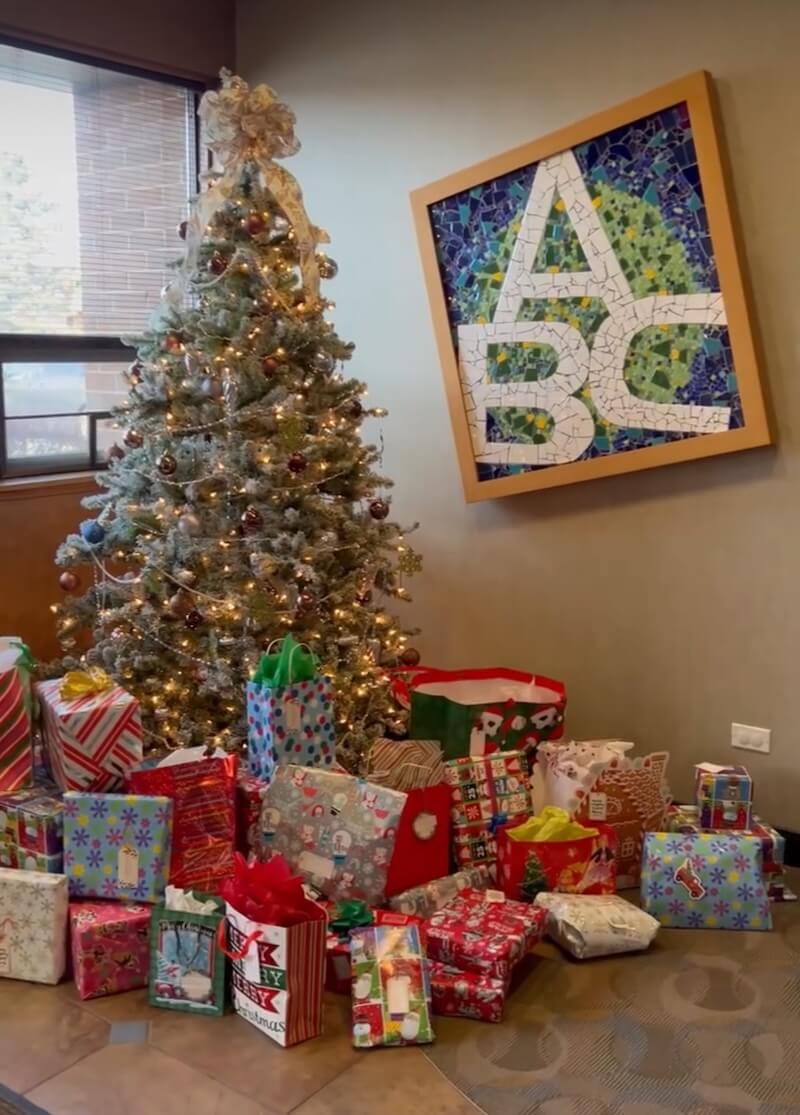 Adapt a family image of a Christmas tree from abc dentistry.